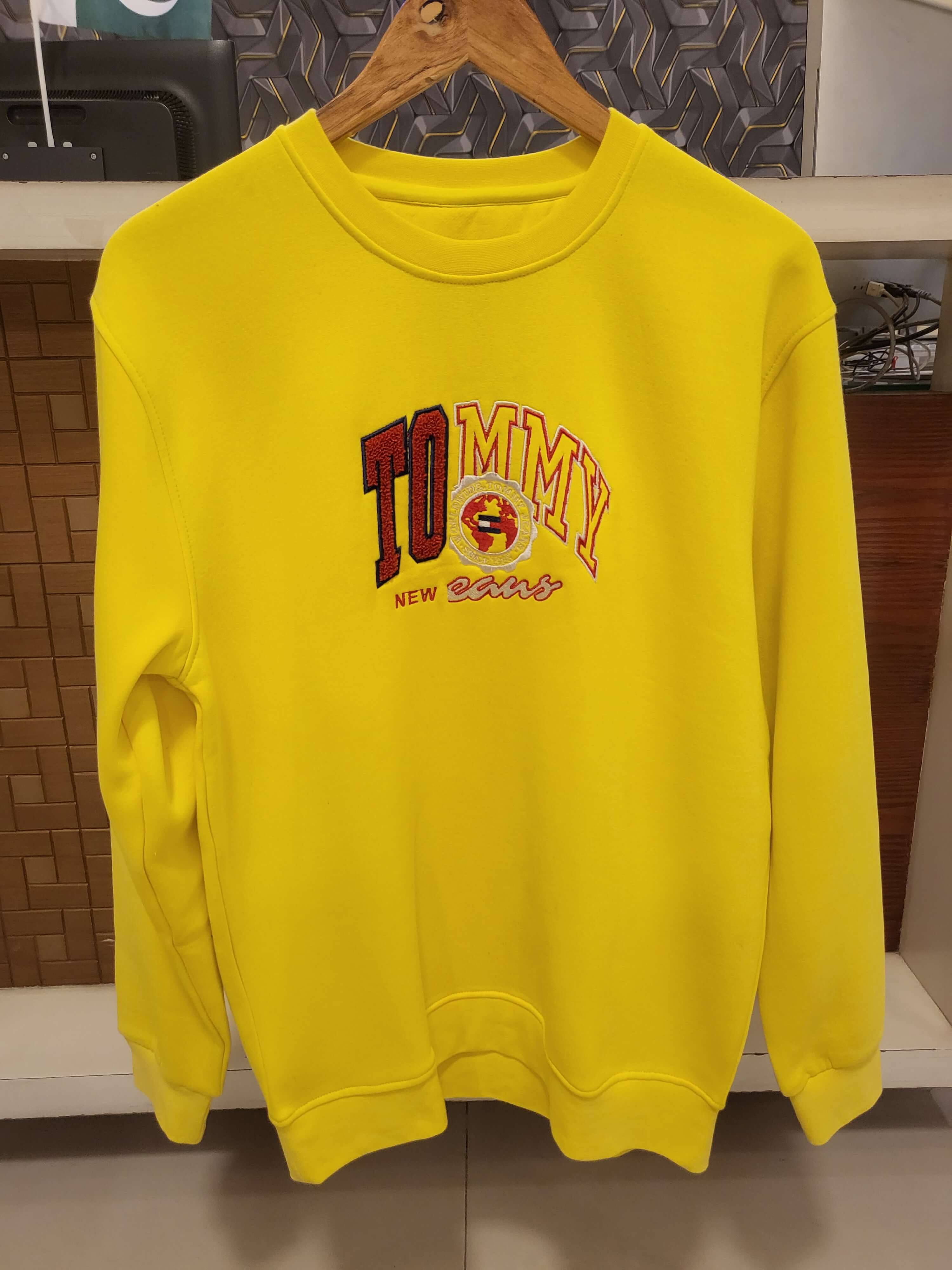 TH-Towel Emb Exclusive Sweatshirt (Lemon)