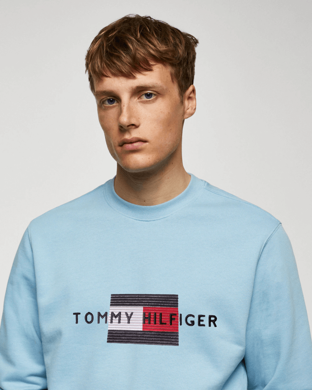 TH- FLAG EMB PREMIUM SWEATSHIRT POWDER SKY